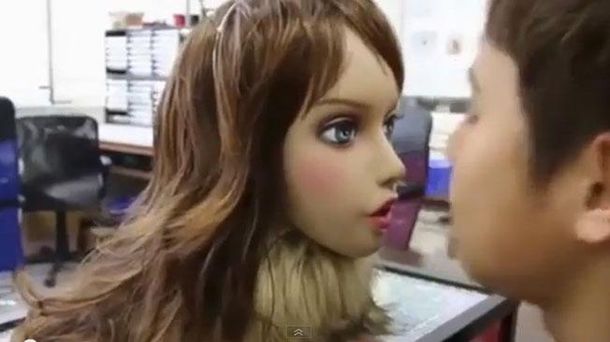 Crearon robots que detectan el mal aliento y olor de pies