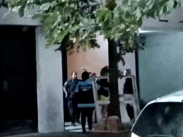 Martínez: un hombre se atrincheró y amenazó con matar a su esposa e hijos