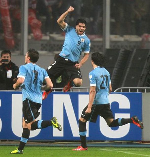 Uruguay consiguió un triunfo clave ante Perú en Lima