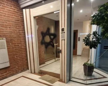 Ataque antisemita en Caballito: marcaron un edificio con la Estrella de David 