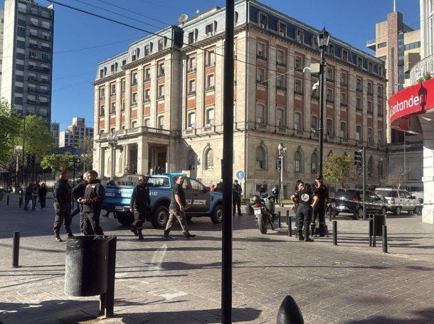 Alarma en La Plata por fuerte olor a gas: se evacuó un colegio