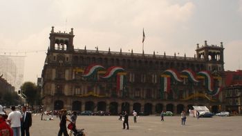 En 1945, se crea el gobierno del Distrito Federal. En 1945, se crea el gobierno del Distrito Federal.