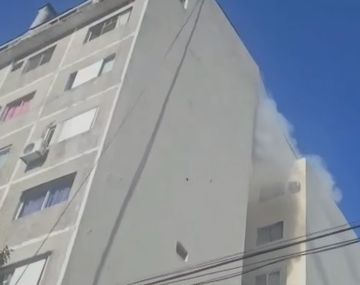 Incendio en Constitución: hay personas atrapadas en el edificio