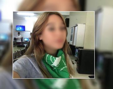 Un padre escrachó a su hija por estar a favor del aborto: No fuiste planeada