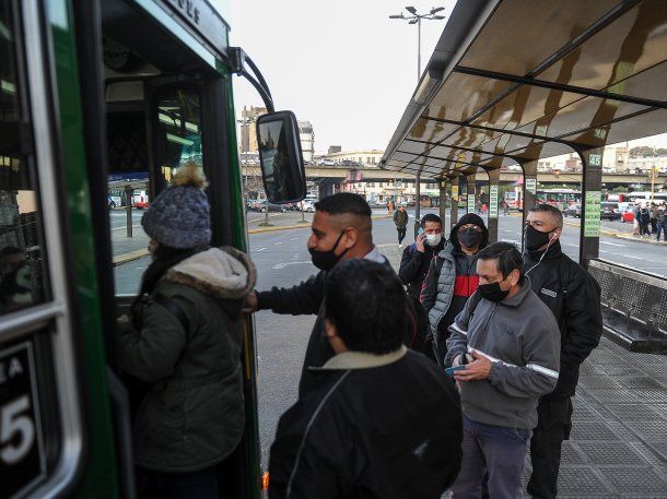 Terminó el paro nocturno pero colectivos circulan con baja frecuencia en el AMBA