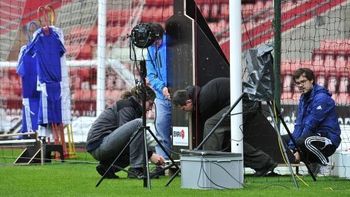 la premier league aprobo el uso del ojo de halcon la premier league aprobo el uso del ojo de halcon