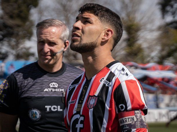 El DT de Chacarita habló sobre el accidente de Luciano Perdomo: Fue un golpe de nocaut