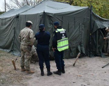 Se quedaron sin camas y el Ejército armó una carpa para recibir pacientes