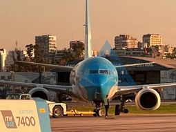 En medio de las fuertes críticas, el Gobierno salió a defender la privatización de Aerolíneas Argentinas
