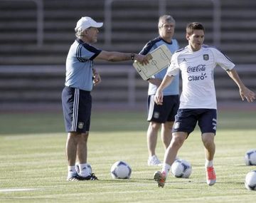 Messi entrenó con normalidad y sería titular ante Colombia