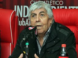 moyano se rio del tuit de su hijo y confirmo: no me voy de independiente moyano se rio del tuit de su hijo y confirmo: no me voy de independiente