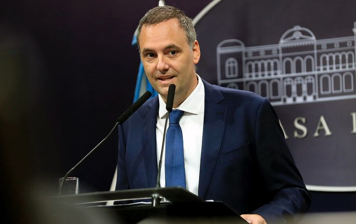 La explicación de Manuel Adorni por el veto de la ayuda a Bahía Blanca: Duplicaba la asistencia