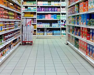 Por décimo mes consecutivo se desplomaron las ventas en los supermercados