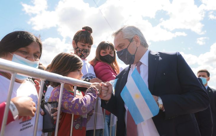 Alberto Fernández recibió un amplio respaldo luego de las renuncias