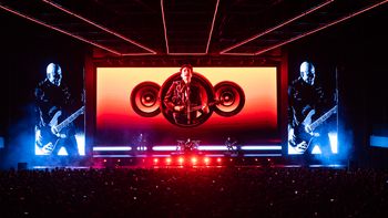 Soda Stereo Ecos suma dos nuevas funciones: así se ve Gustavo Cerati en el escenario del Arena de Buenos Aires