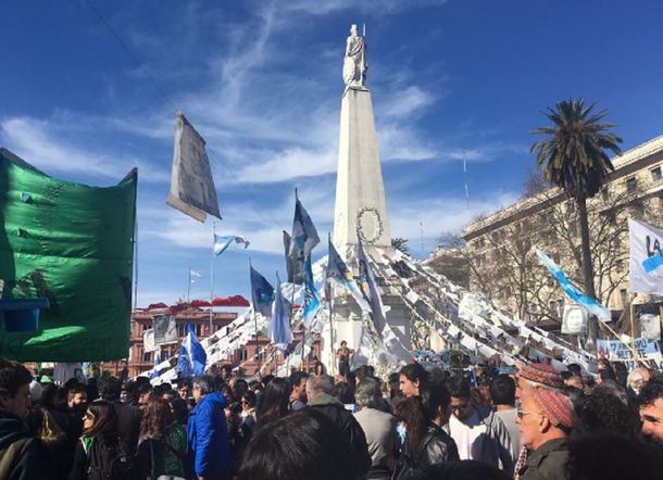 Una Plaza repleta abraza a las Madres en sus #2000Marchas