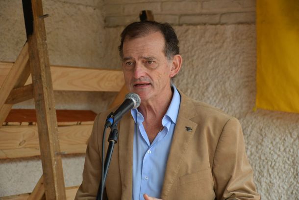 Guido Manini Ríos defendió el polémico aditivo y cuestionó que los críticos están lanzando una cortina de humo.