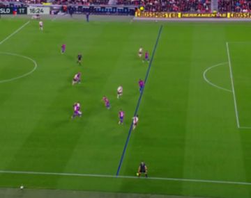 Polémica en el Monumental: el golazo que el VAR le anuló a Enzo Pérez