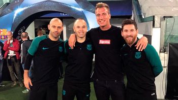 El ex delantero de River no se quiso perder la oportunidad de posar con los cracks El ex delantero de River no se quiso perder la oportunidad de posar con los cracks