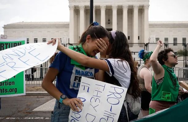 El fallo contra el aborto pone en riesgo el matrimonio igualitario y el derecho a la anticoncepción