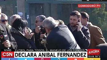 ¿fin de la grieta? el abrazo de anibal fernandez a mercedes ninci ¿fin de la grieta? el abrazo de anibal fernandez a mercedes ninci