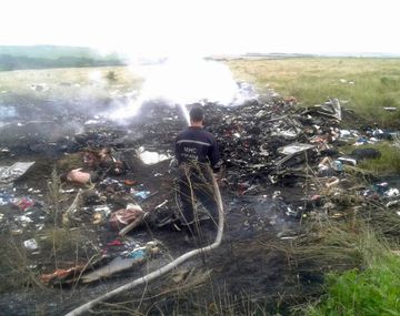 Ucrania acusa a Rusia de derribar el avión de Malaysia Airlines