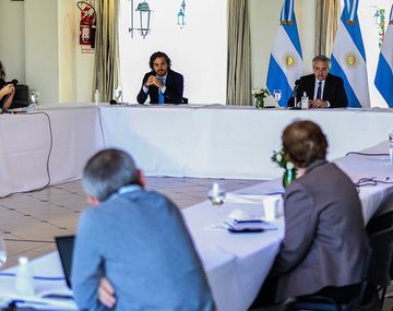 Alberto Fernández está reunido con infectólogos para terminar de definir cómo sigue la cuarentena