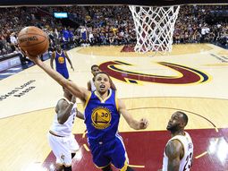 El base de los Warriors sigue haciendo historia El base de los Warriors sigue haciendo historia