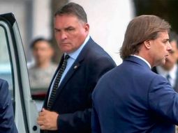 El Frente Amplio pidió una reunión interpartidaria en el Parlamento uruguayo para tratar el tema del espionaje a los senadores frenteamplistas. El Frente Amplio pidió una reunión interpartidaria en el Parlamento uruguayo para tratar el tema del espionaje a los senadores frenteamplistas.