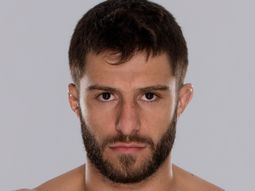 Un personaje en el reality de la UFC: asados para engordar a sus rivales