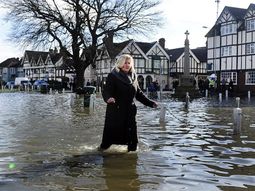 El sur de Inglaterra se mantiene en alerta por las peores inundaciones en 30 años