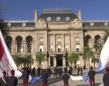 Polémica en Santa Fe por un cambio en la letra del Himno durante un acto oficial