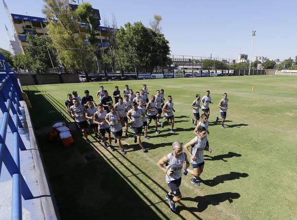El plantel realizó los primeros movimientos después de las vacaciones (foto: prensa Boca)