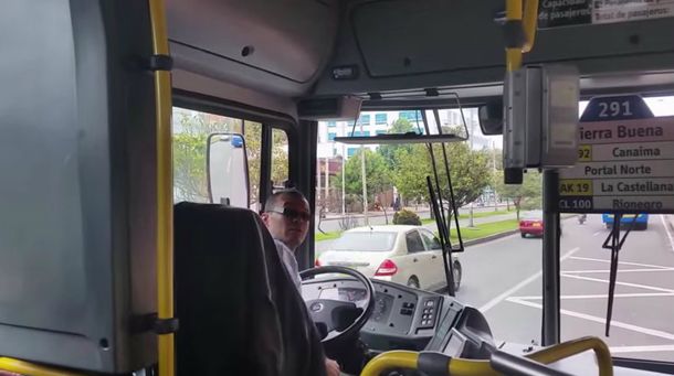 Aplaudieron a un colectivero que tuvo un buen gesto con un pasajero mayor