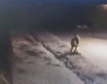 Claypole: mató a un vecino de 40 puñaladas y quedó registrado en un video