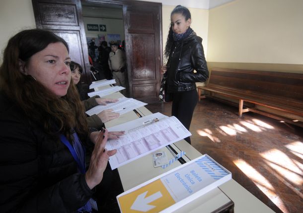 La izquierda fue a la Justicia por la reposición de boletas en las PASO bonaerense