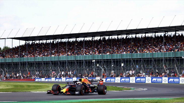 Verstappen sale primero en el Gran Premio de Gran Bretaña