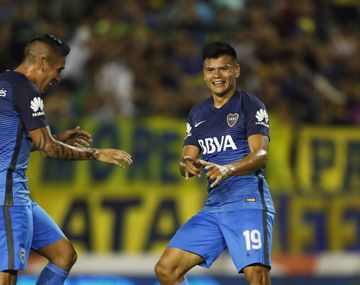 Bou y Centurión, celebrando el segundo gol de Boca