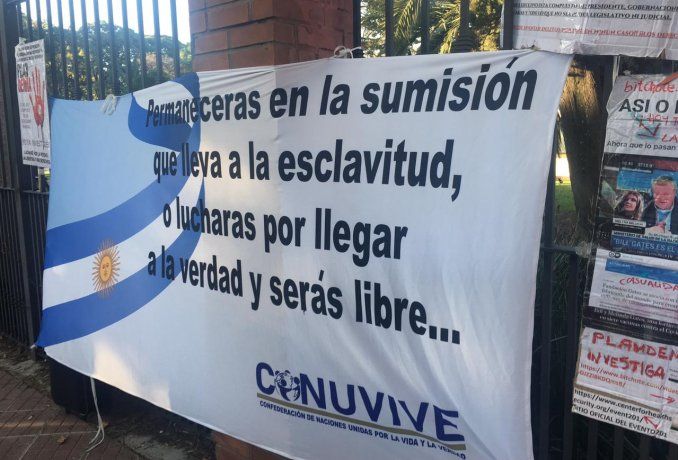 Insólito: en medio de la segunda ola, marcha en la Quinta de Olivos contra el uso de barbijo