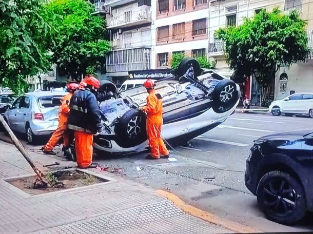 Caballito: perdió el control y chocó tres vehículos estacionados