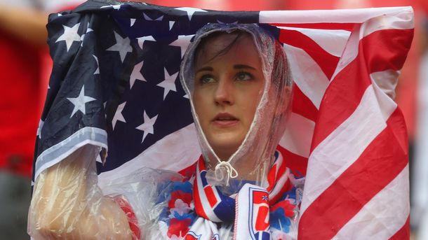 Estados Unidos festeja la clasificación sus bellezas en las tribunas