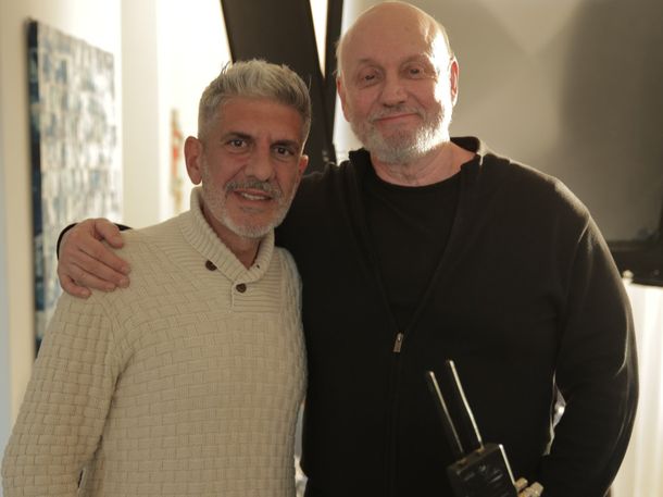 Matías Bagnato junto a Juan José Campanella, el día que finalizó el rodaje de La Masacre de Flores Matías Bagnato junto a Juan José Campanella, el día que finalizó el rodaje de La Masacre de Flores