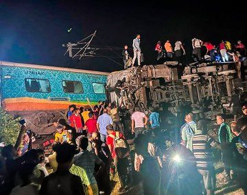 Trágico accidente de tren en India: habría al menos 120 muertos