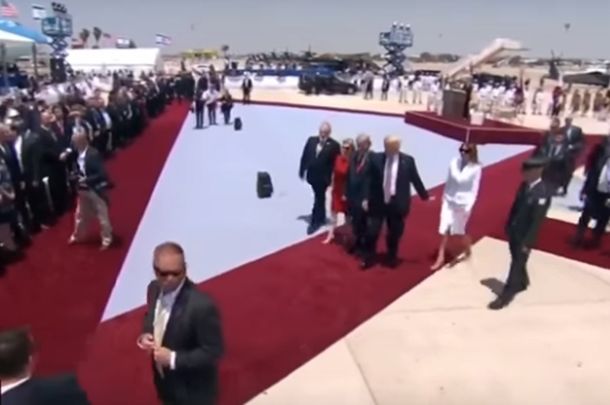 VIDEO: Furiosa, Melania le negó la mano a Trump en público