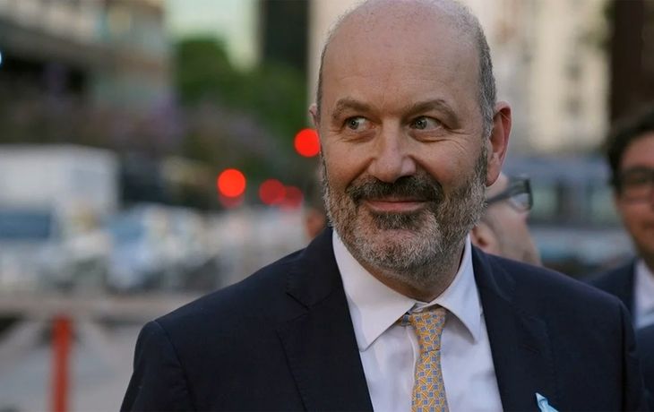 Sturzenegger cuenta abiertamente que desregula normativas de ANMAT por pedido de sus amigos