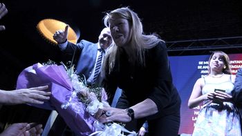 stolbizer: macri busca obtener un voto por un autografo stolbizer: macri busca obtener un voto por un autografo