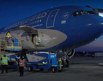 Siguen llegando vacunas: partió un nuevo vuelo de Aerolíneas Argentinas por más Sinopharm