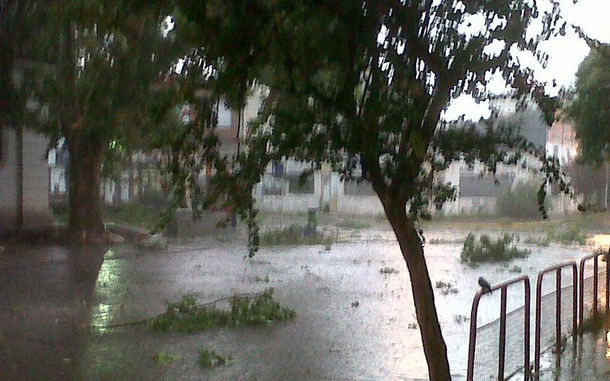 Un temporal en Río Cuarto provocó caída de árboles y voladura de techos