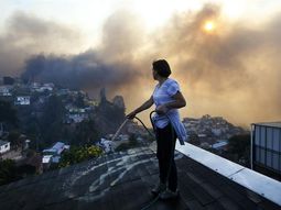 luego de cuatro dias, el incendio en valparaiso fue extinguido por completo luego de cuatro dias, el incendio en valparaiso fue extinguido por completo