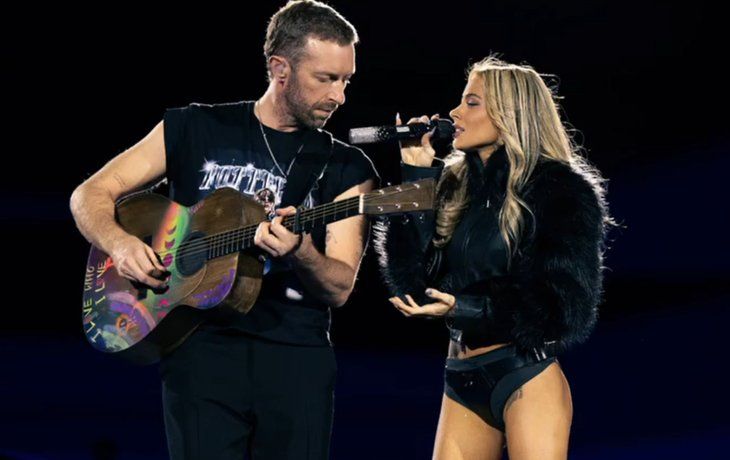 Tini Stoessel junto a Chris Martin en Tecnópolis.